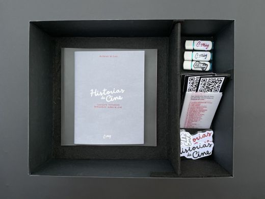 Caja con el libro