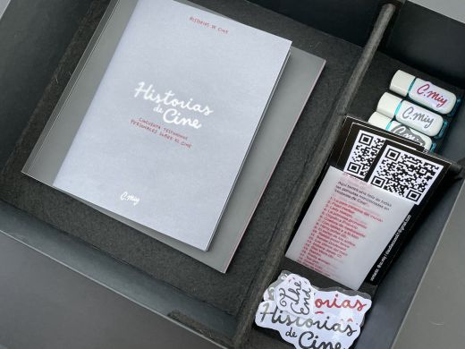 Caja con el libro