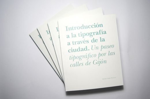 Varios ejemplares con la cubierta en primer plano / Adrián Luján