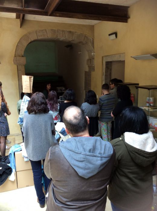 Ester Abella presenta su proyecto en el patio