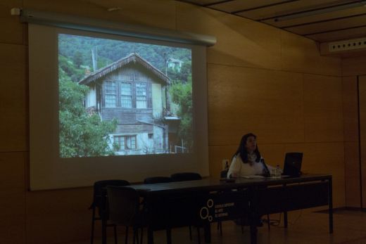 Mª Fernanda Fernández Gutiérrez durante su conferencia 
