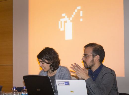Inicio de la conferencia de Manufactura Independente (Ana Da Silva y Ricardo Lafuente)